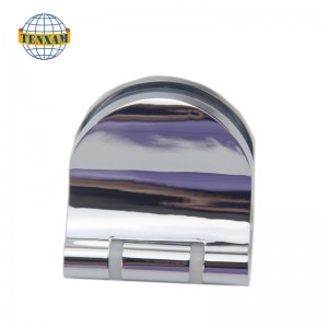 A metà della cerniera del muro